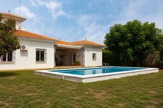 Xalet a Calle dr marañon 1. Chalet independiente en urbanización sajardines, sanlúcar la may
