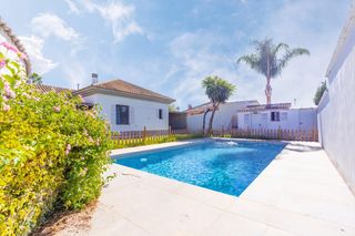 Xalet a Olivar de Quintos. Chalet independiente de una planta completamente reformado en vi
