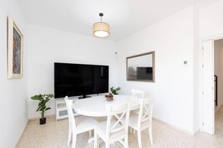 Maison jumelée à Calle calle de las pilas, 13 13. Oportunidad única en la palma del condado! vivienda lista para e