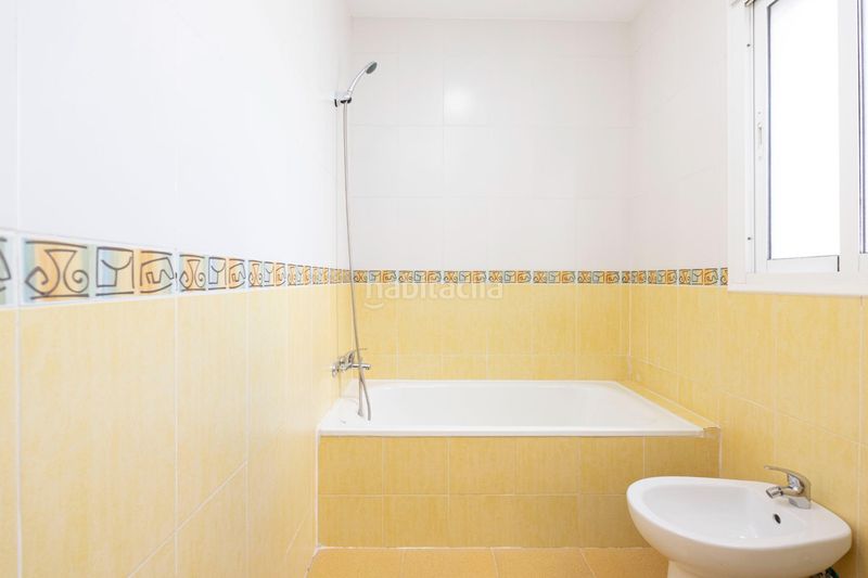 Foto ada89e75-1214-425b-99f7-7cd64c80dd37. Semi detached house in calle calle de las pilas in Palma del Condado (La)