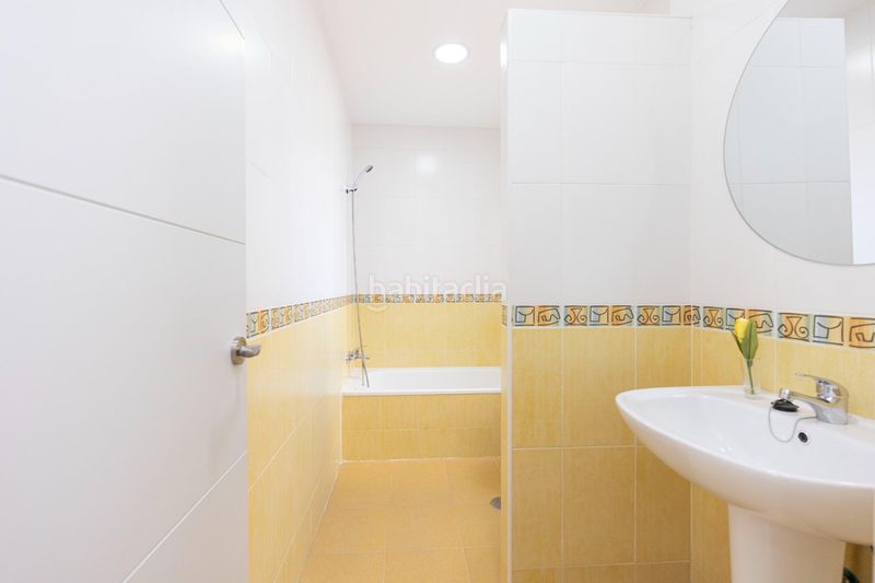 Foto db0e4800-11dc-44bd-90ae-412a6b68d435. Semi detached house in calle calle de las pilas in Palma del Condado (La)