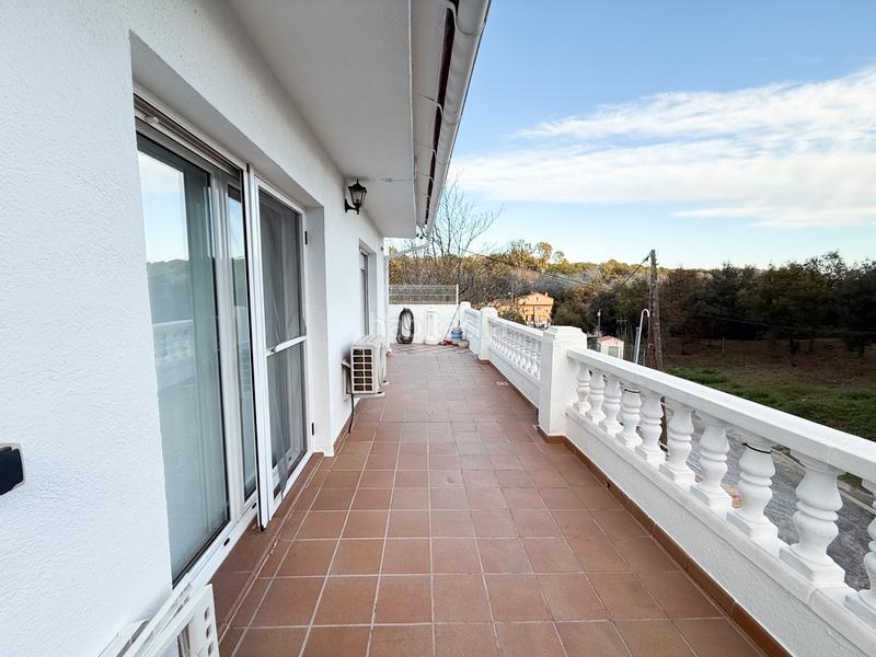 Foto 30cabcf8-e5f9-4d5e-9ec9-5f6e2dd7e3d9. Xalet amb xemeneia calefacció aparcament piscina a Sentmenat