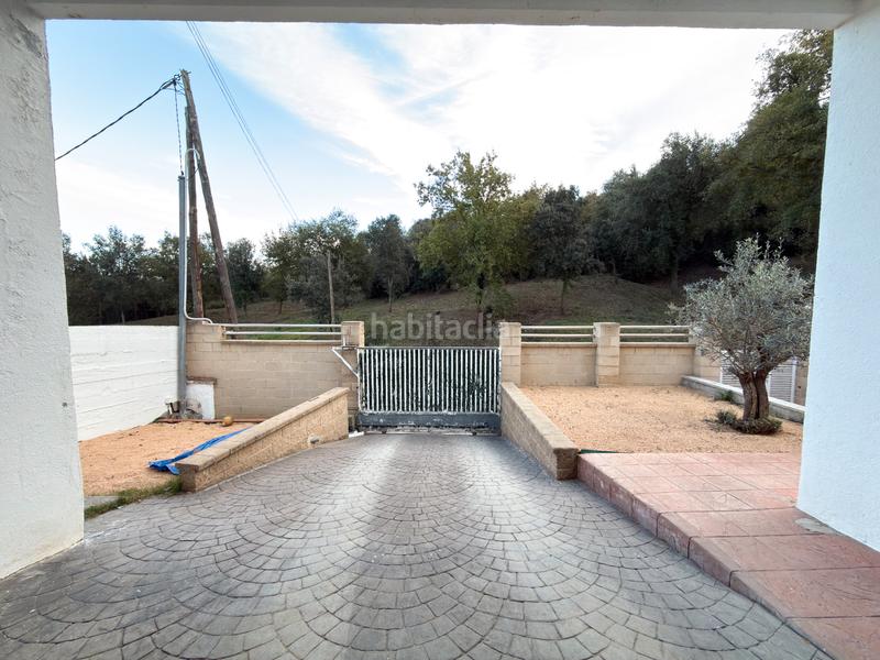 Foto b5b9557d-376f-4980-8030-c99a1dd35478. Xalet amb xemeneia calefacció aparcament piscina a Sentmenat