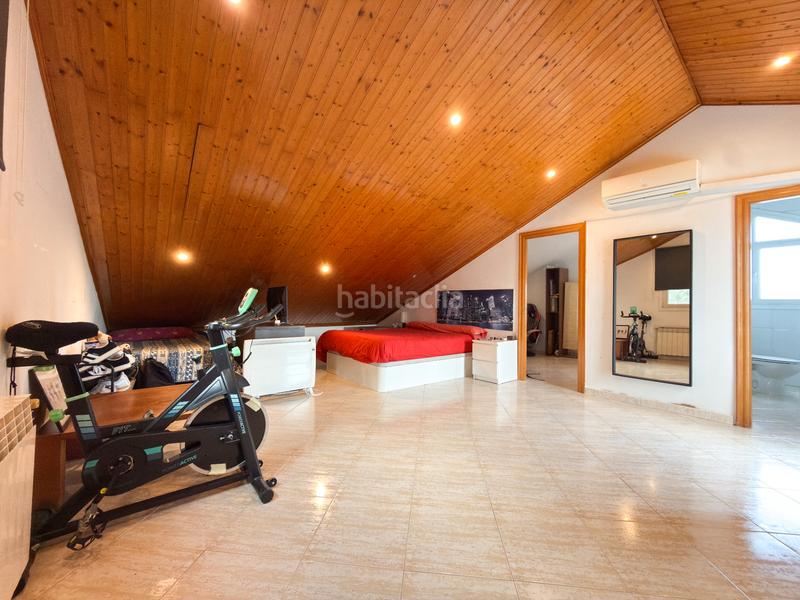 Foto b997cafc-750f-4f2f-8289-e9cd636d2e64. Xalet amb xemeneia calefacció aparcament piscina a Sentmenat