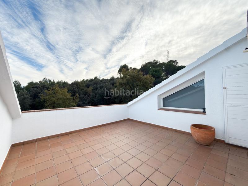 Foto f3cdf111-2c7a-4e6e-8b09-388c785af126. Xalet amb xemeneia calefacció aparcament piscina a Sentmenat