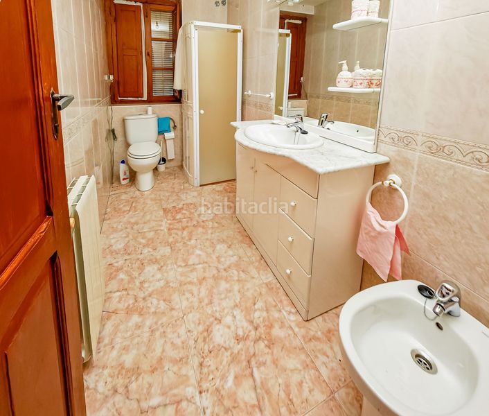 Foto 5703f650-fc2b-4953-b355-49408f2ce3ab. Casa amb calefacció a Toreno
