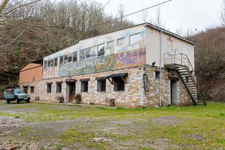 Casa in Vega de Valcarce. Se vende amplísimo albergue en vega de valcarce
