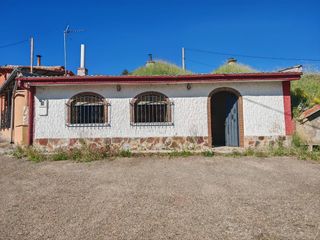 Haus in Chozas de Abajo. Se vende espectacular bodega cueva a solo 12 minutos de león