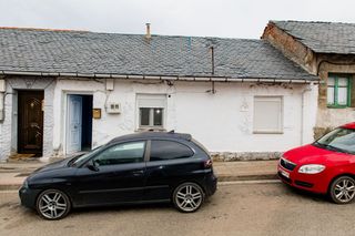 Haus in Fabero. Se vende casa de planta baja en fabero