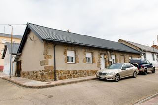 Haus in Fabero. Se vende amplia casa de planta baja en fabero