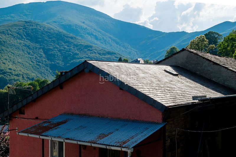 Foto 0cb5f280-9511-4969-b71f-85b977f9d960. Casa amb calefacció a Vega de Valcarce