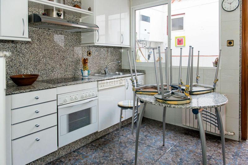 Foto ab246710-2d32-44f3-bb3a-800421d21536. Casa a centro a Vega de Espinareda
