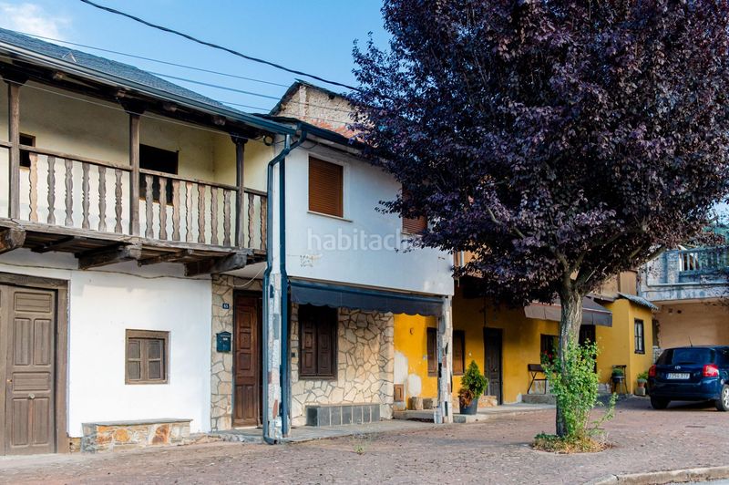 Foto eb0206ff-7bd1-4b11-bbf3-11f003b0a9c8. Casa a centro a Vega de Espinareda