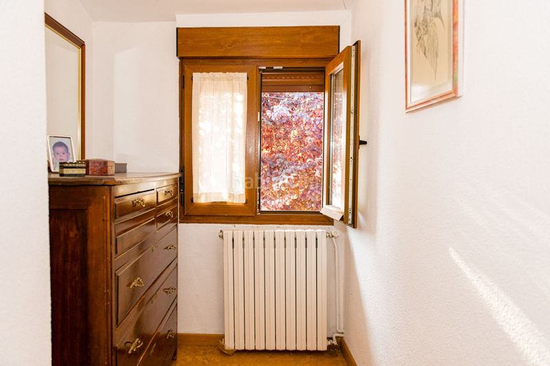 Foto f6e50b06-80a4-485c-8e80-7895c5e2bb42. Casa a centro a Vega de Espinareda