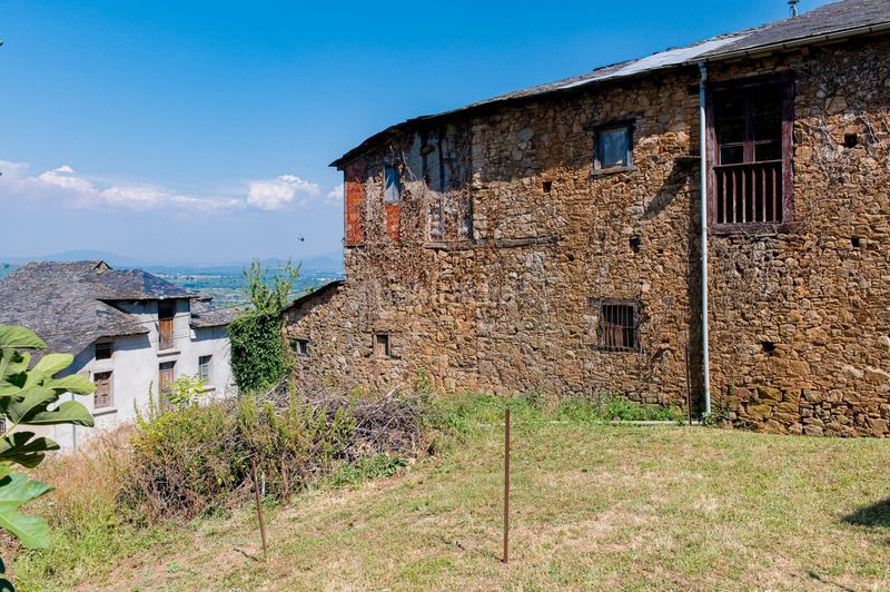 Foto 1e5b03b6-e03e-4a7f-b8ba-f43d68be8527. Casa a Corullón