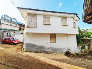 Chalet à Bembibre. Se vende casa con jardín cerca de bembibre el bierzo, león