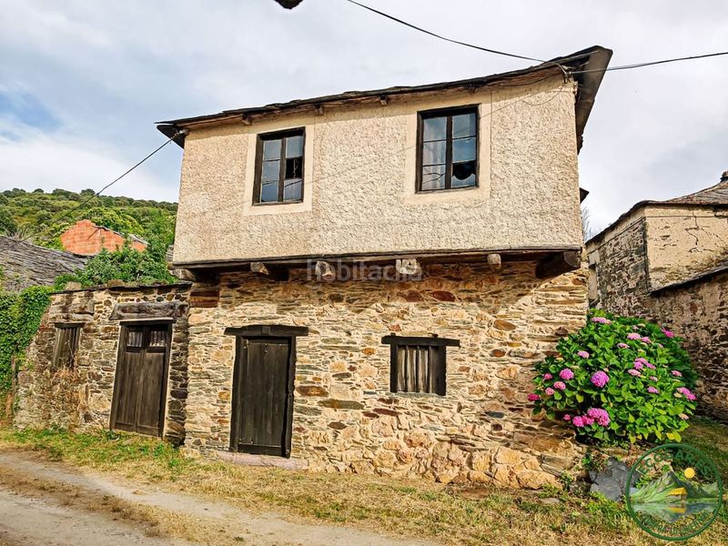 Foto 4472d146-a5be-4b18-916b-50b7c272fcad. Casa adossada a Borrenes
