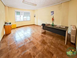 Etagenwohnung in Cacabelos. Se vende piso céntrico en cacabelos  plaza del vendimiador