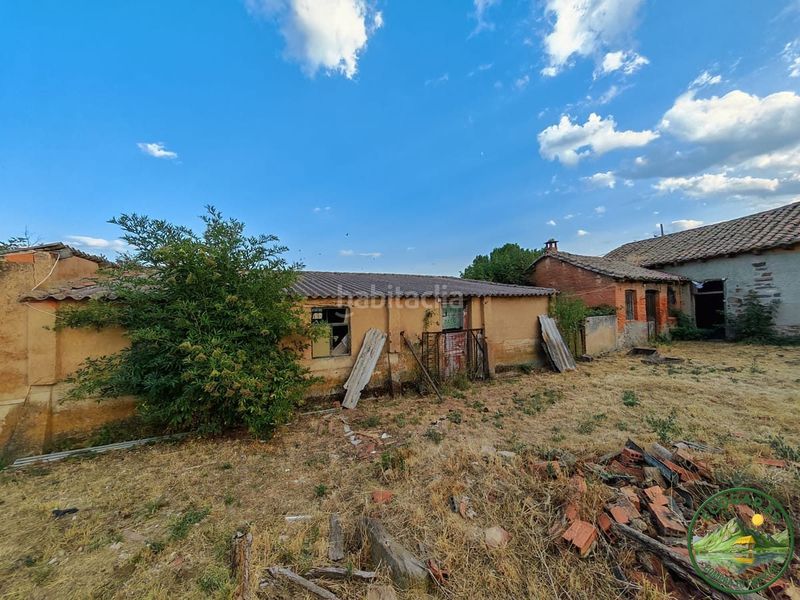 Foto 5d1df930-9748-4eb0-ab15-6b3a20b8e2e2. Casa adossada a Astorga