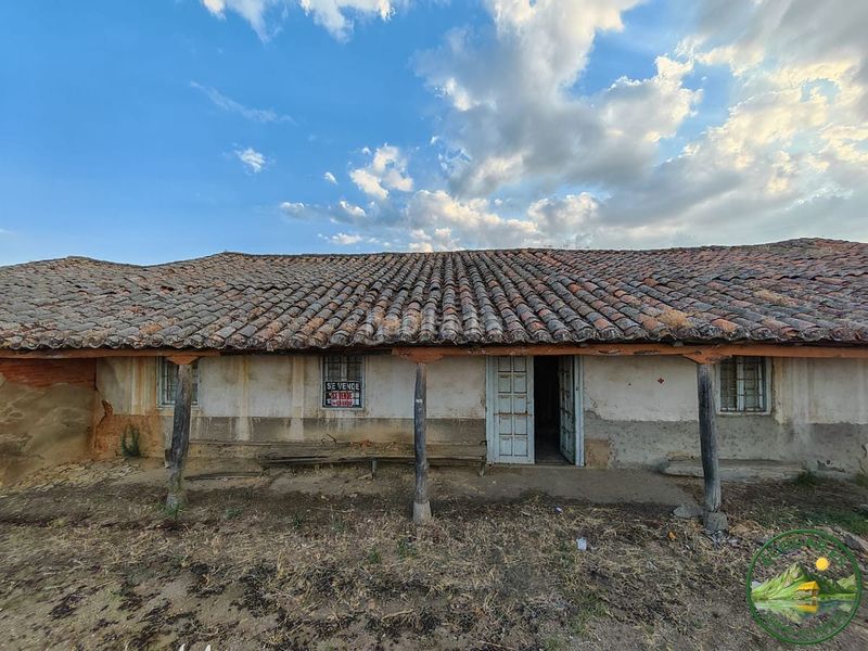 Foto ce8c2b6f-363d-4e16-83a4-0d7c7fd423a3. Casa adossada a Astorga