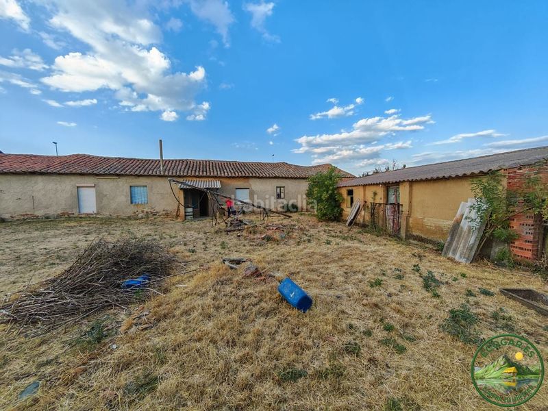 Foto f3841f48-f6a1-4bb9-b5bf-9efc3c7bff93. Casa adossada a Astorga