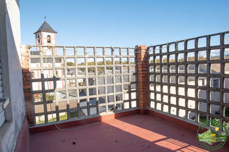 Foto 4f962061-e0d1-4e58-93e8-b71bb14c6972. Casa adossada amb calefacció a Villadecanes
