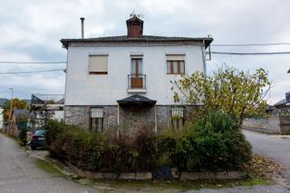 Casa  Medulas. Se vende casona con terreno en carucedo, a un paso de las medula