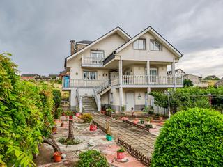 Maison en Cacabelos. Se vende amplsimo chalet con terreno en cacabelos