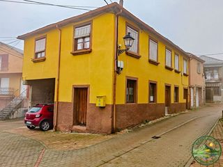 Chalet in Toreno. Casa con negocio potencial  fincas  en matarrosa