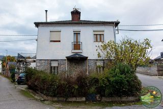 Chalet à Carucedo. Se vende casona con terreno en carucedo, a un paso de las medula