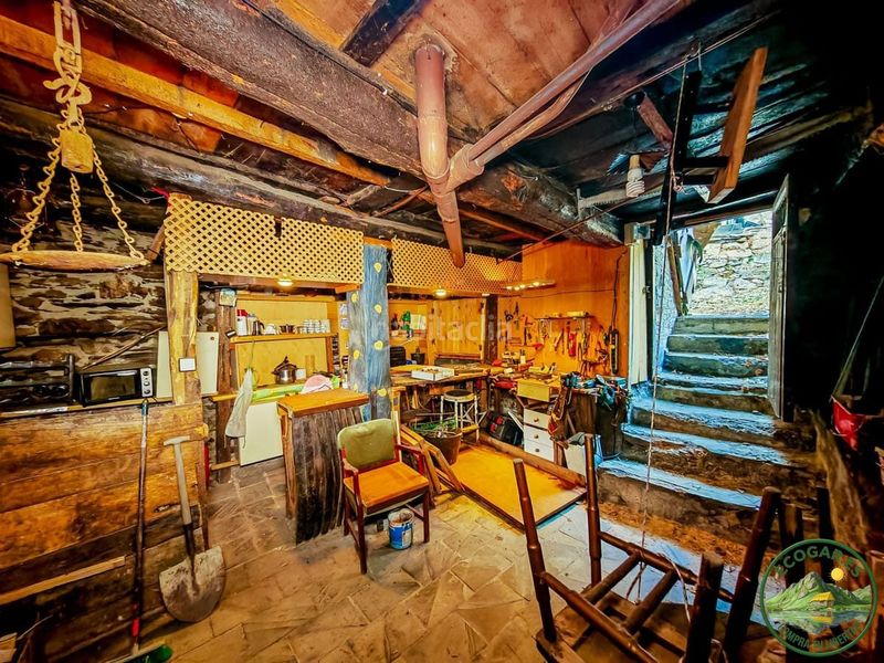 Foto aa24e1a0-dcd6-4c75-a828-15b97e989458. Chalet con riscaldamento in Área Rural Sur Ponferrada