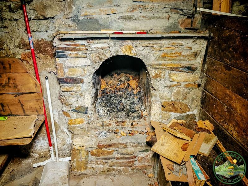 Foto ead0ef47-8665-4325-9461-5acc9d400315. Chalet con riscaldamento in Área Rural Sur Ponferrada