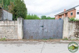 Terreno residencial en Flores de Sil - La Placa. Parcela urbana en dehesas