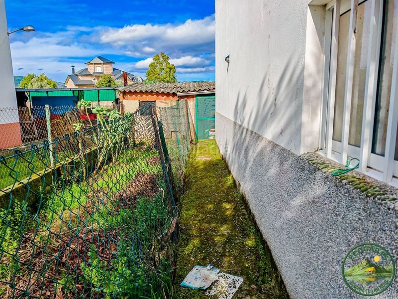 Foto 67152610-67e4-4e1c-8fc7-8738525559e7. Chalet se vende amplísimo chalet en Cacabelos