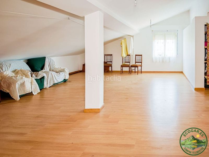 Foto ac01ed26-1fcc-4b01-9708-93d57e025724. Chalet se vende amplísimo chalet en Cacabelos