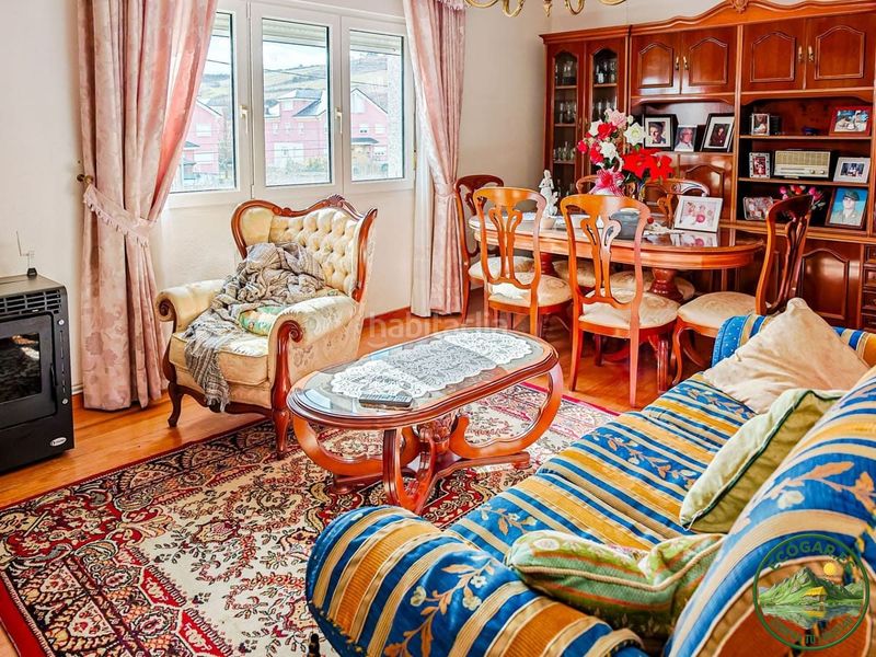 Foto ae085a26-bc44-4c6c-889e-a48f0c8406ee. Chalet se vende amplísimo chalet en Cacabelos