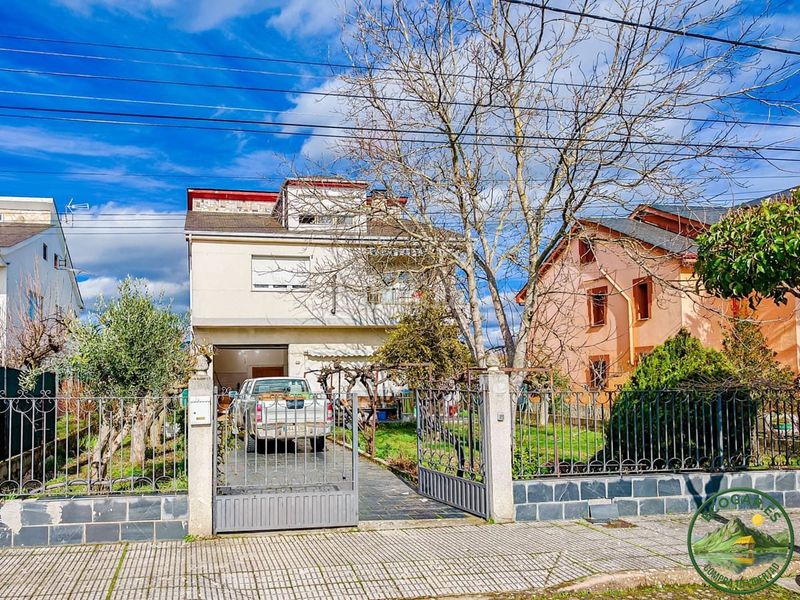 Foto b946930f-953f-4d1e-af9d-b656c370448f. Chalet se vende amplísimo chalet en Cacabelos