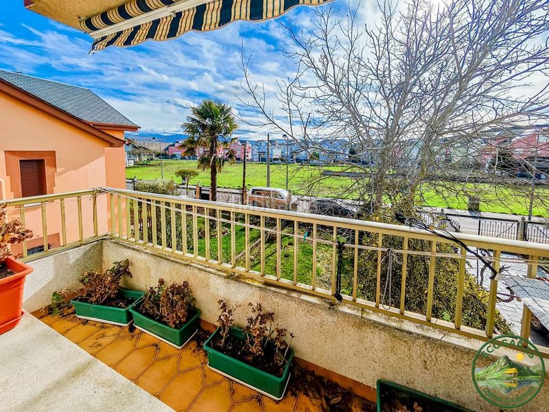 Foto cdc6b00e-7082-45a7-a112-fb863f22d566. Chalet se vende amplísimo chalet en Cacabelos