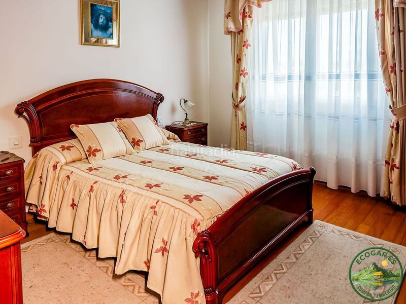 Foto dd539198-35aa-46b5-98f5-a3070aa799c6. Chalet se vende amplísimo chalet en Cacabelos