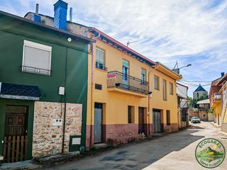 Xalet a Borrenes. Se vende casa para reformar en borrenes, junto a las médulas