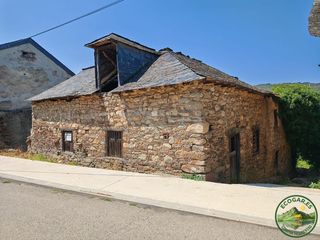 Casa adossada a Toreno. Se vende casa de piedra con algo de terreno en santa marina del