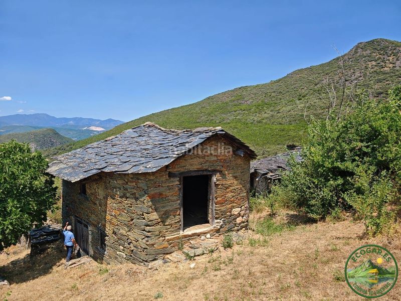 Foto 404f9e0d-ee1d-43c8-bbe3-bdbc2311a66a. Casa adossada a Borrenes