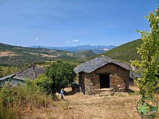 Maison jumelée à Borrenes. Casa de piedra con alma de refugio en la montaña