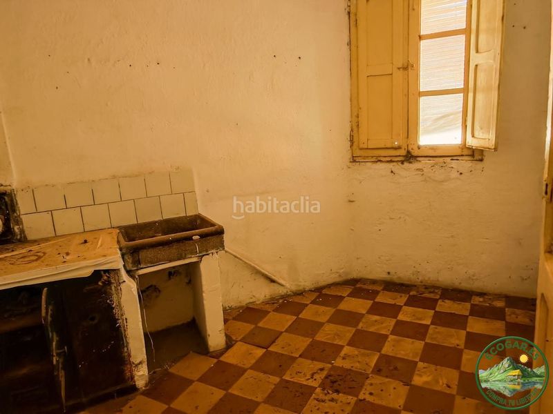 Foto 5d25f5a0-a4e2-4b32-ae8d-227717e83eb4. Casa adossada a Castropodame