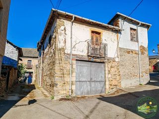 Casa adossada a Castropodame. Casa de piedra para restaurar con tejado nuevo en calamocos el b