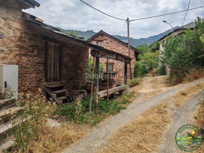 Foto 496cad96-fc7f-45d5-b802-23980410bd98. Casa adossada a Borrenes