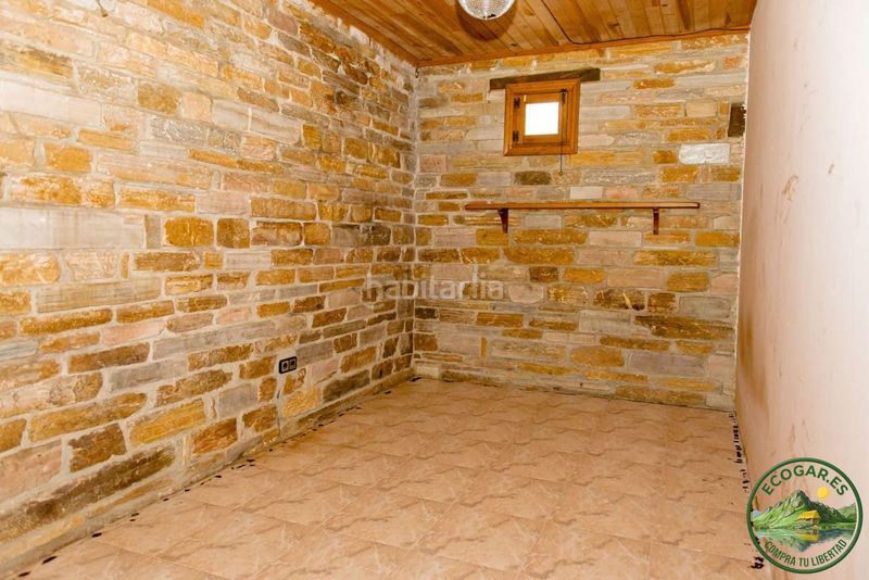 Foto 120e43cc-f761-4954-aabf-5a574d260e62. Casa amb aparcament a Vega de Valcarce