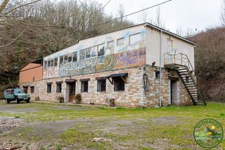 Casa in Vega de Valcarce. Se vende amplísimo albergue en vega de valcarce