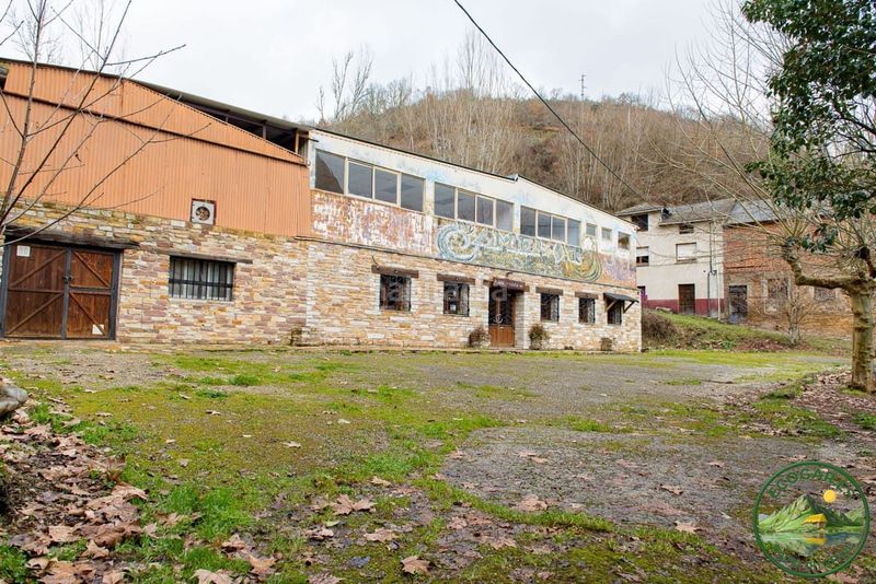 Foto e5845baf-a7b4-4ef9-ad84-4358469a676a. Casa amb aparcament a Vega de Valcarce