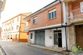 Chalet en Cacabelos. Se vende casa en cacabelos